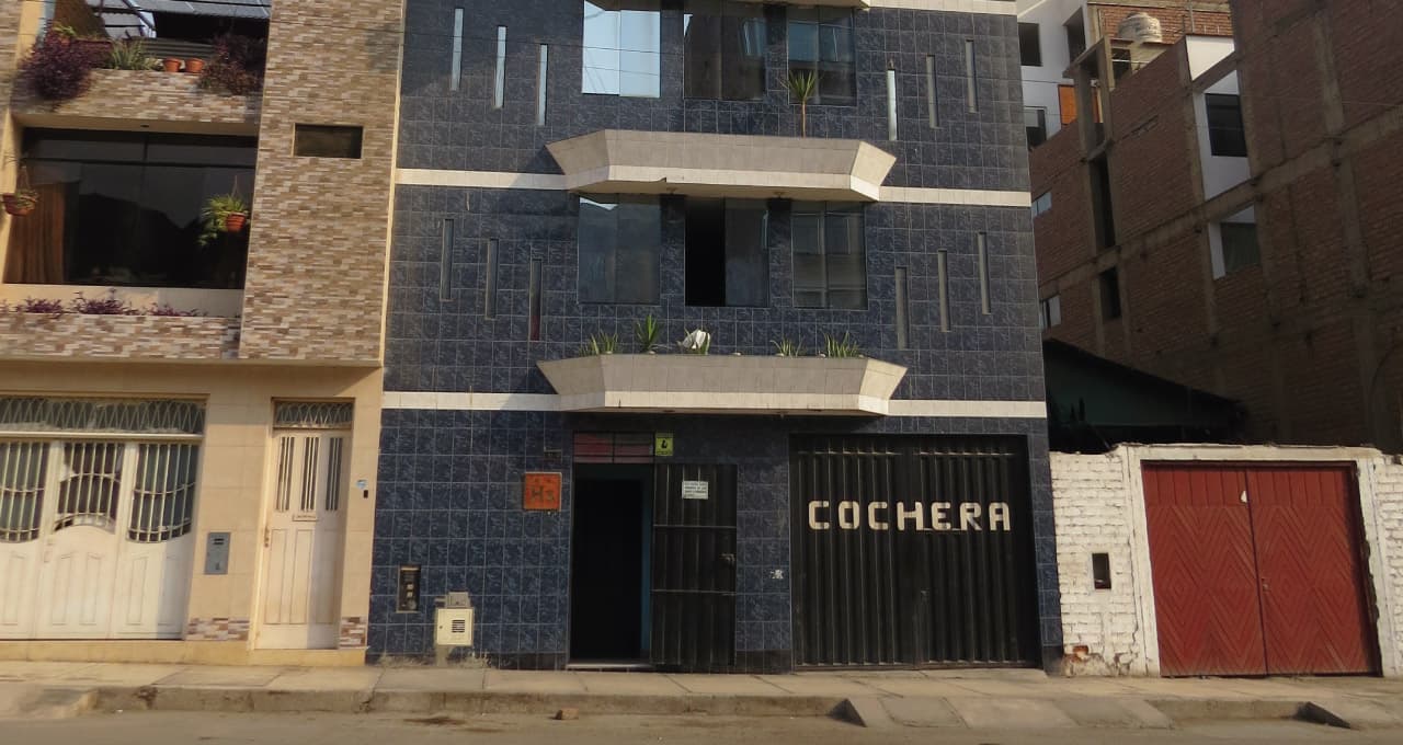 HOTEL 4 PISOS EN VENTA 153 M2 AV. CARAPONGO – LURIGANCHO